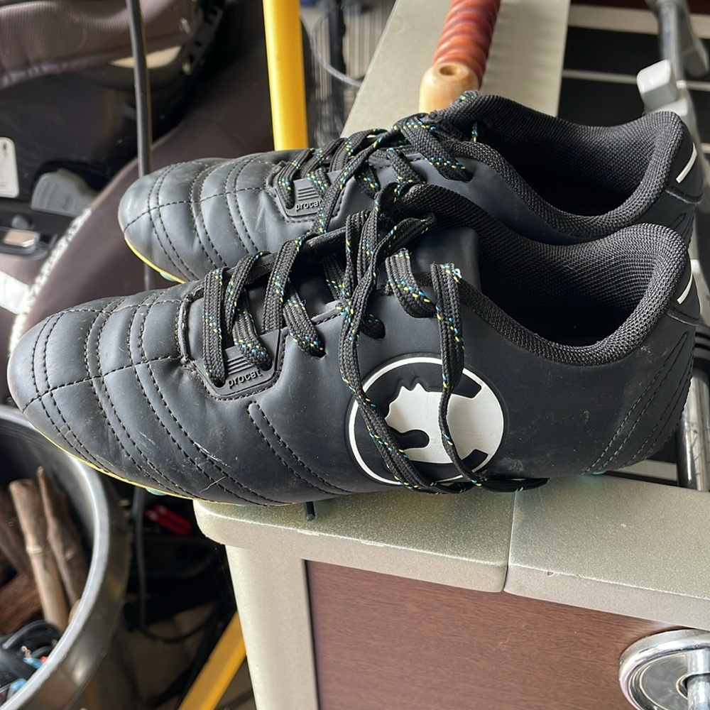 5For$15 Procat soccer shoes size 2 kids